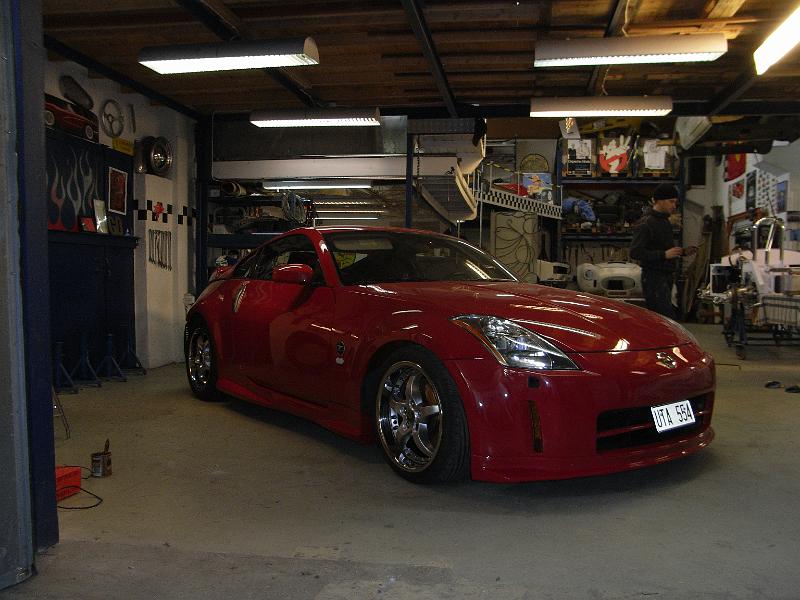 Nissan 350Z_08.jpg - Nissan 350Z. Low and Mean